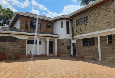 4 Bed Townhouse with En Suite in Kitisuru