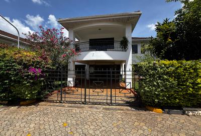 4 Bed Townhouse with En Suite in Westlands Area