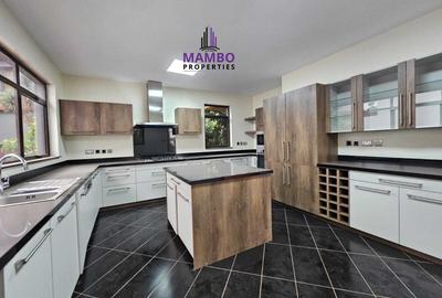 5 Bed Townhouse with En Suite at Lavington - 2