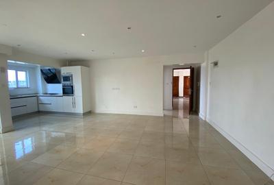 2 Bed Apartment with En Suite in Westlands Area