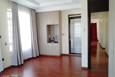 4 Bed House with En Suite in Runda