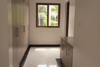 Serviced 3 Bed Apartment with En Suite at Moyne Drive - 3