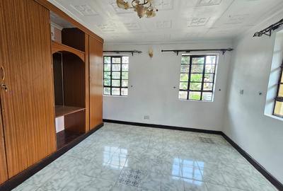 5 Bed House with En Suite in Nyari