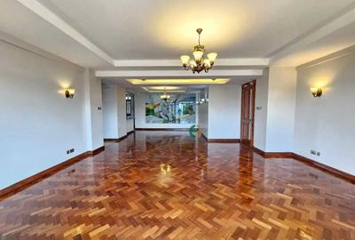 4 Bed Apartment with En Suite at Riverside Drive - 3