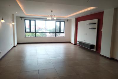 3 Bed Apartment with En Suite at Located In Parklands Few Minutes Drive To Gigiri