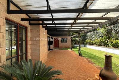 4 Bed Townhouse with En Suite in General Mathenge - 2