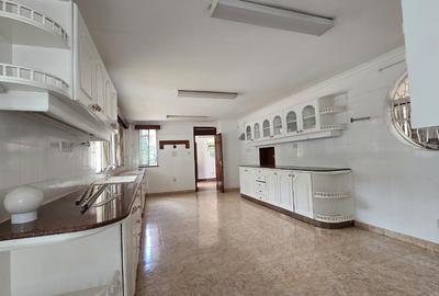 4 Bed House with En Suite in Runda - 4