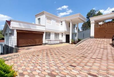 6 Bed House with Staff Quarters in Kitisuru