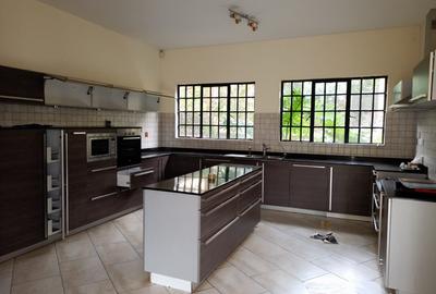 5 Bed Townhouse with En Suite in Lower Kabete