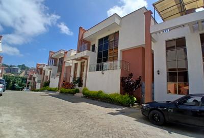 5 Bed Townhouse with En Suite at Lavington - 2