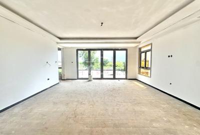 5 Bed Villa with En Suite in Runda