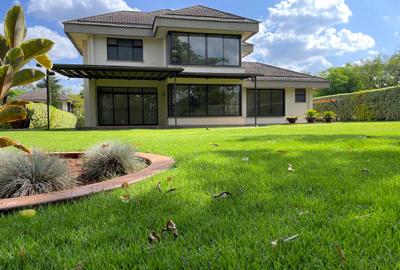 4 Bed House with En Suite in Garden Estate - 2