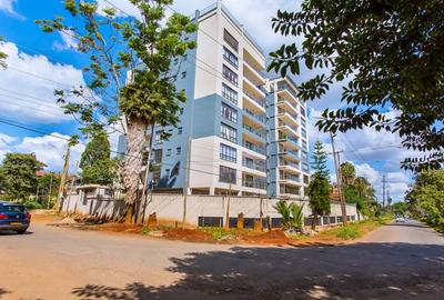 Serviced 2 Bed Apartment with En Suite at Brookside Drive