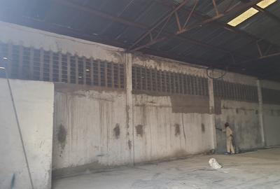 4,900 ft² Warehouse with Parking in Industrial Area - 4