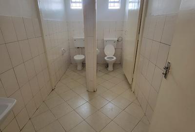 6,763 ft² Warehouse with Backup Generator in Industrial Area - 4