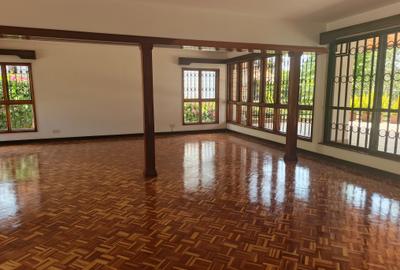 5 Bed House with En Suite in Gigiri