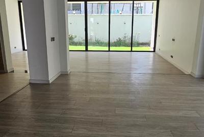 4 Bed Villa with En Suite at Apple Cross - 2