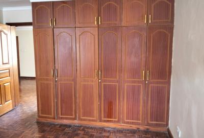 4 Bed Townhouse with En Suite in Westlands Area