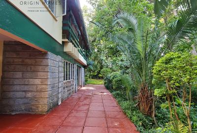 5 Bed House with En Suite at Lavington - 3