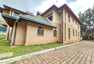 6 Bed House with En Suite in Runda