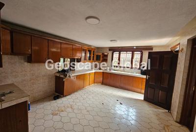 4 Bed House with En Suite in Runda - 3