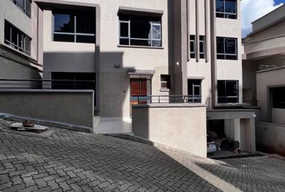 6 Bed Townhouse with En Suite in Lavington