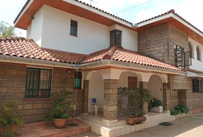 4 Bed House with En Suite in Lavington