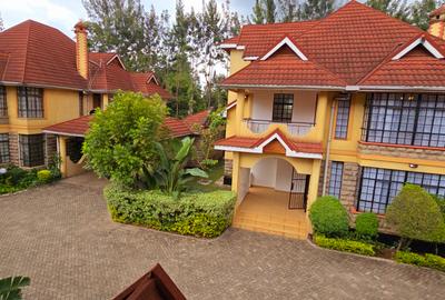 5 Bed Townhouse with En Suite at Lavington Road - 2