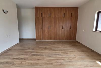 3 Bed Apartment with En Suite in Kilimani - 4