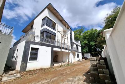 5 Bed Townhouse with En Suite in Lavington