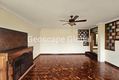 5 Bed House with En Suite in Runda - 2