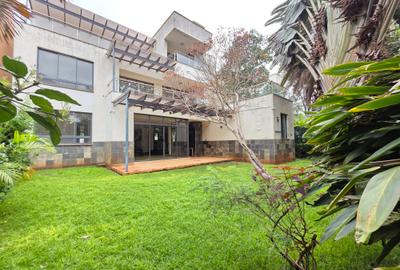 5 Bed Townhouse with En Suite at Lavington Green - 3