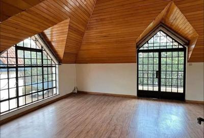 5 Bed Townhouse with En Suite at Lavington Green - 3