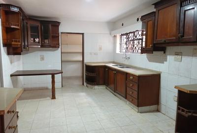 4 Bed House with En Suite in Runda
