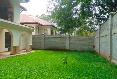 4 Bed Townhouse with En Suite at Lavington - 3