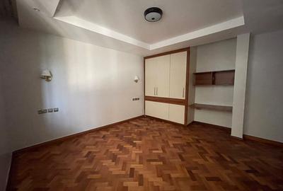 4 Bed Apartment with En Suite in Riverside - 4