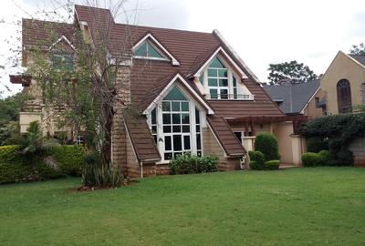 5 Bed Townhouse with En Suite at Lavington Road - 3