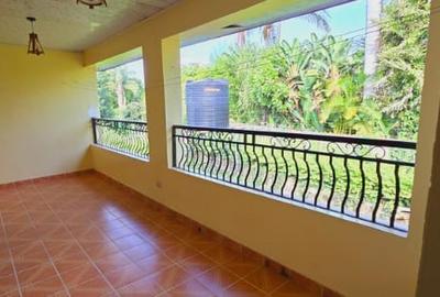 5 Bed House with En Suite at Nyari
