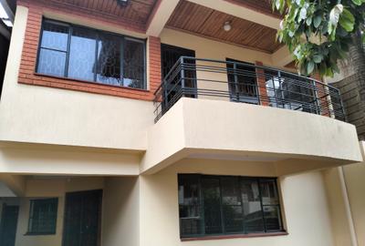 5 Bed Townhouse with En Suite in Lavington