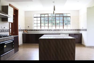 5 Bed Townhouse with En Suite in Runda - 3