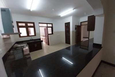 4 Bed Townhouse with En Suite at Mount Kenya Road