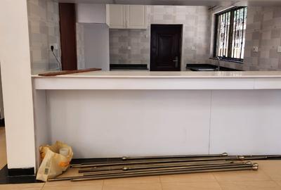 5 Bed Townhouse with En Suite in Lavington - 2