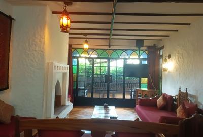 Furnished 49,222.8 ft² Commercial Property with Service Charge Included at Westland