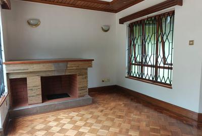 5 Bed Villa with En Suite in Runda