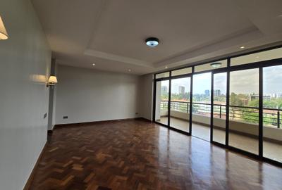4 Bed Apartment with Swimming Pool in Riverside - 3