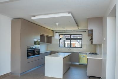 4 Bed House with En Suite in Karen - 2