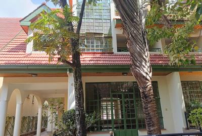 4 Bed Townhouse with En Suite at Lavington - 2