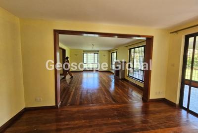 5 Bed House with En Suite in Runda