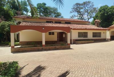 6 Bed House with En Suite in Nyari - 4