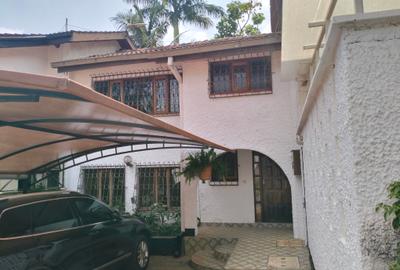 4 Bed Townhouse with En Suite in Kilimani - 2